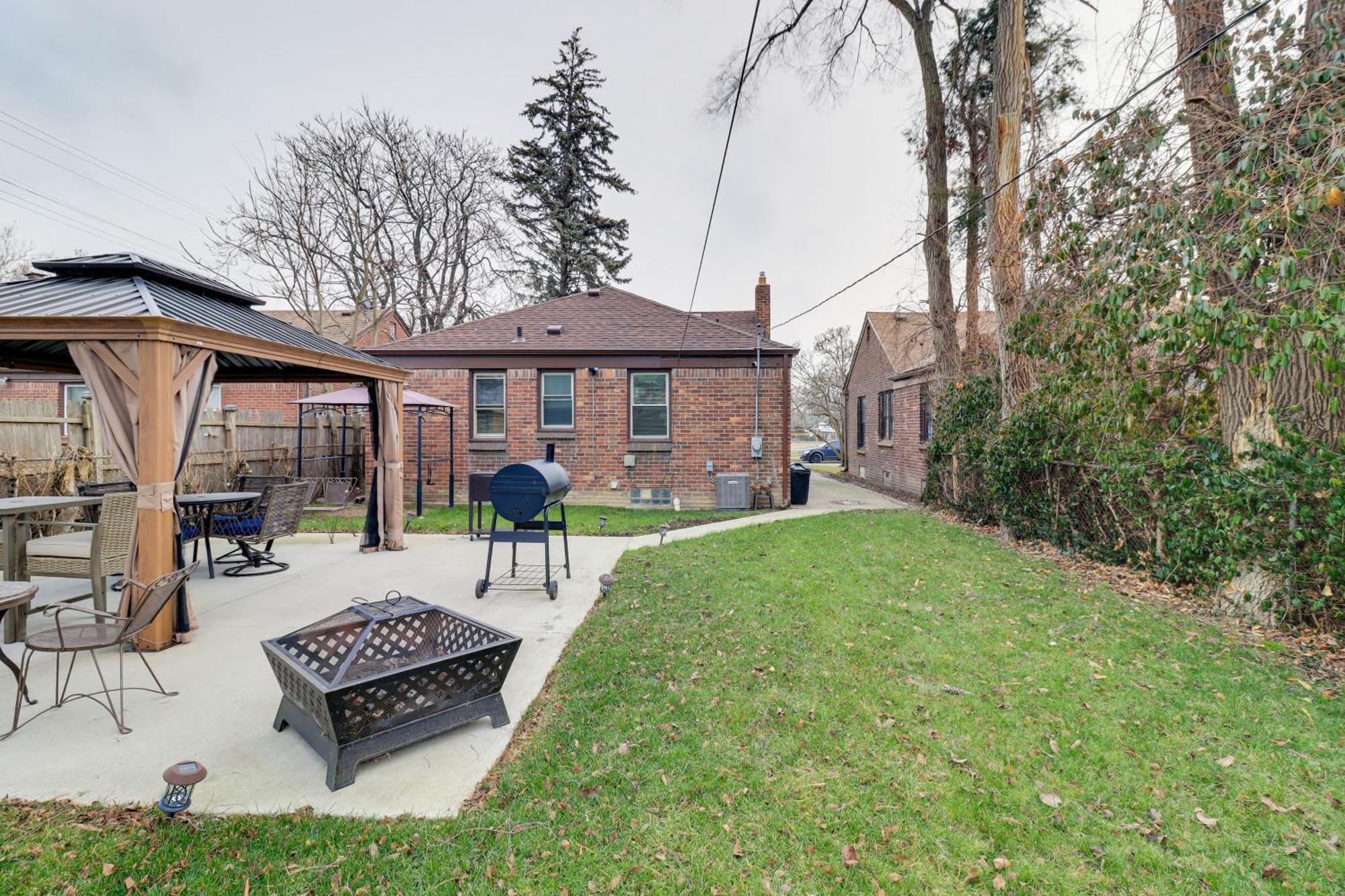 Family-Friendly Detroit Home 12 Mi To Downtown! Bagian luar foto